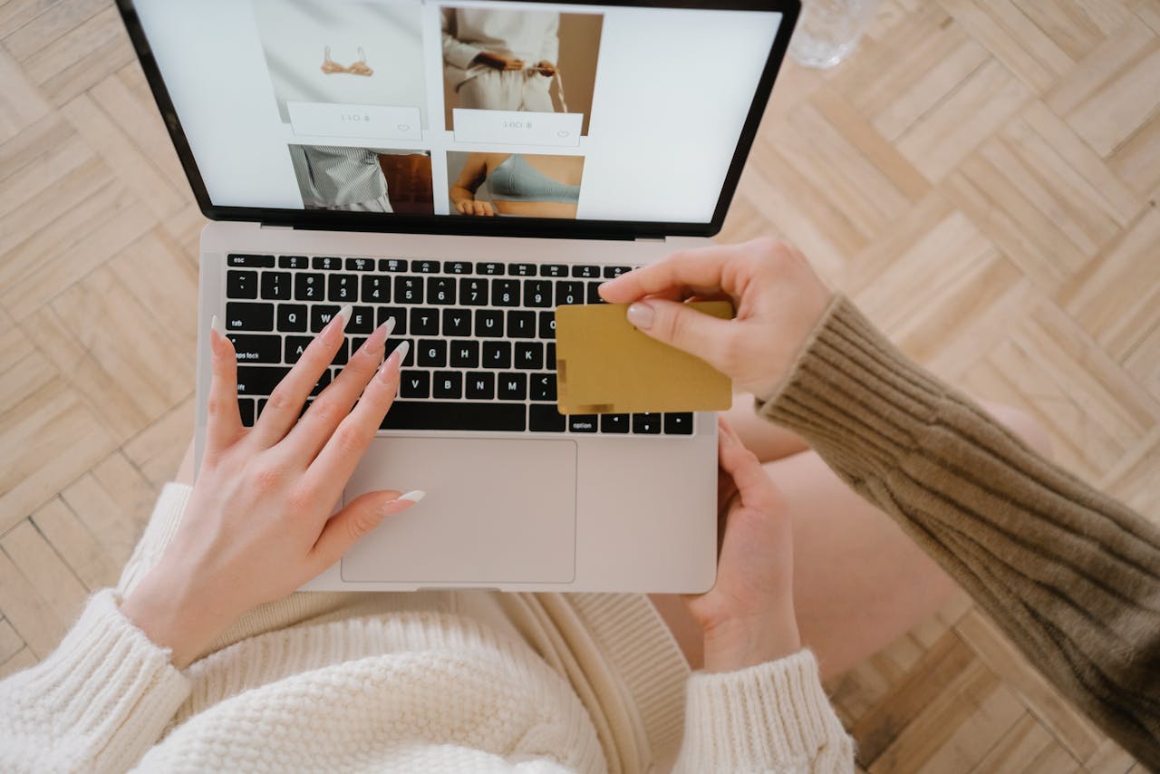 Chcete prodávat online, ale nechcete řešit techniku? Eshop-rychle.cz může být správná volba